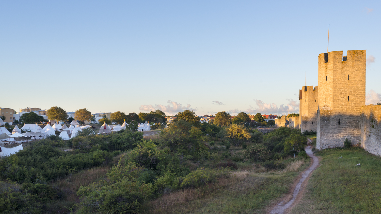 medeltida läger utanför ringmuren