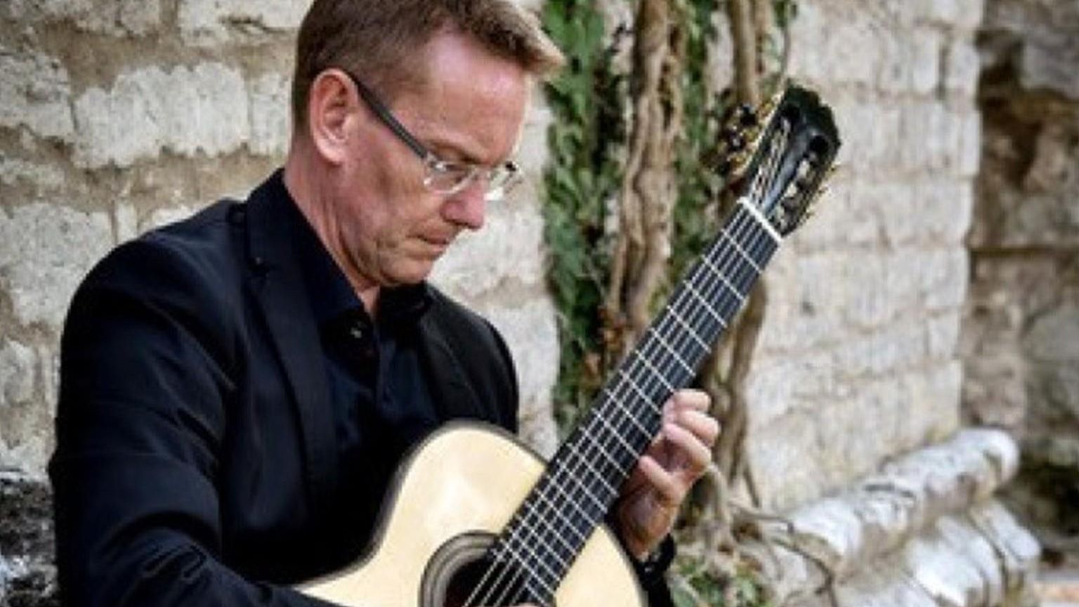 Musik i höstkväll Krister Dahlström, gitarrist
