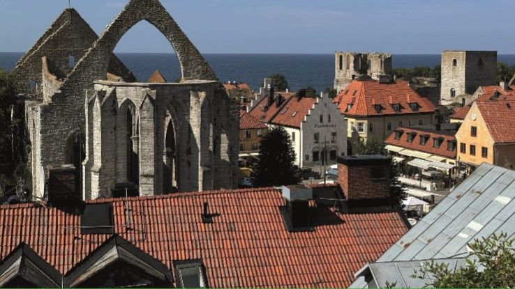 Visby bakom murar och plank