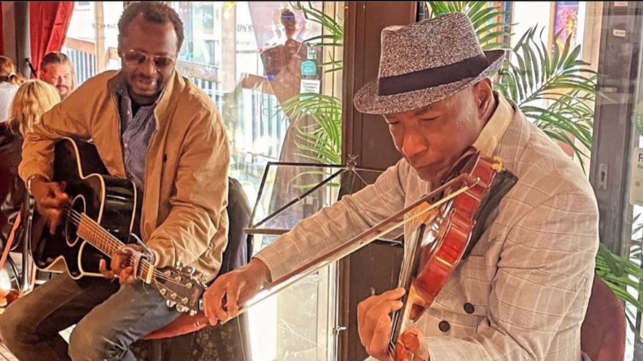 Live musik med Bästa Emilio Estrada och Secka
